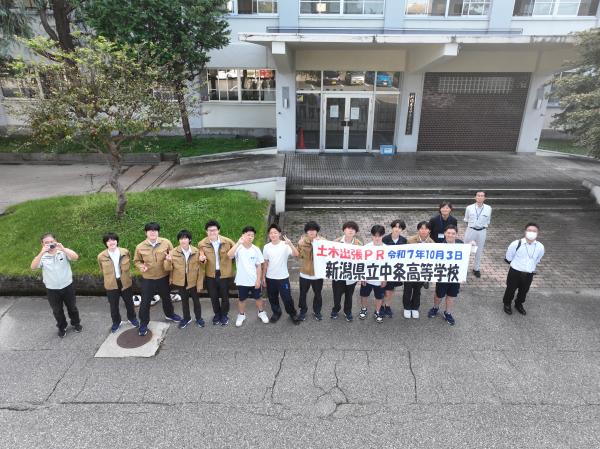 集合写真（中条高校　地域産業コース工業系２年生のみなさん）