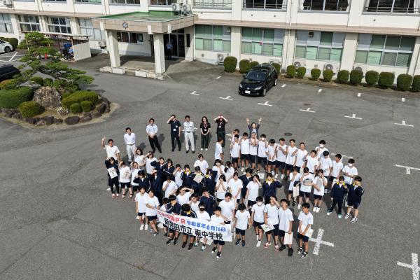 集合写真（新発田市立東中学校2年生のみなさん）