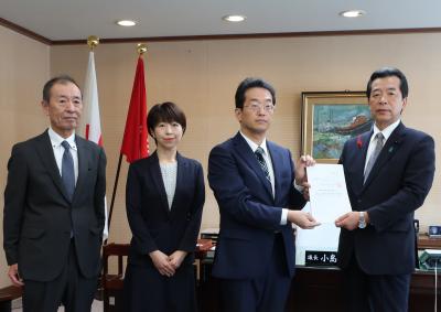 小島県議会議長と人事委員会委員