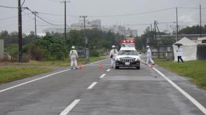 交通規制を行うパトカー